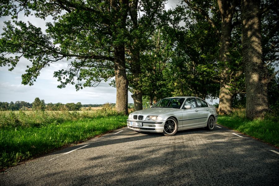 BMW 328i (E46)